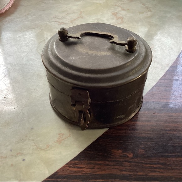 Hinged box - Picture 2 of 3